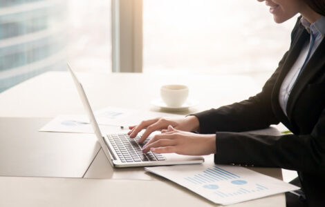 businesswoman-working-with-diagrams-at-office-using-laptop-close-up-1_0